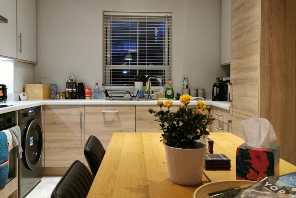 3 Bedroom Townhouse, Free Parking York Exterior foto